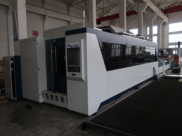 Fabrika fiyat çelik fiber CNC 1000 w lazer kesici kesme makinası