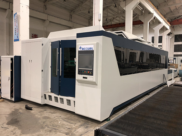 Paslanmaz Çelik, demir, karbon Malzeme 3000mm x 1500mm CNC Fiber Metal Lazer Kesim Makinesi