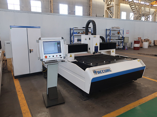 Karbon Çelik 3000x1500mm için CNC Fiber 1000W Lazer Kesim Makinesi