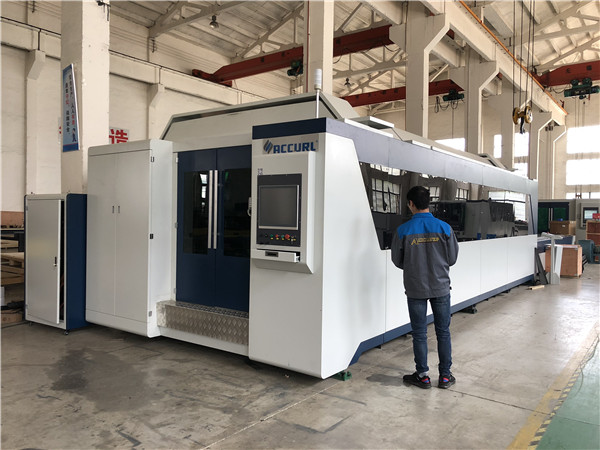 Paslanmaz Çelik Karbon Çelik Demir Metal İçin Yüksek hızlı 700W 1000W CNC Fiber Lazer Kesim Makinesi